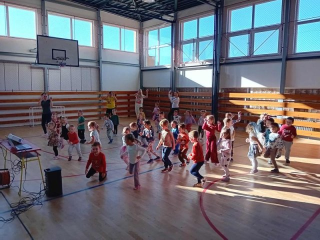 574402956_919637943959746_5791335764155287749_n